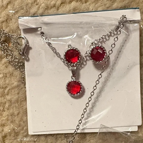 Red Gemstone Necklace and Silver Accessories Set - Picture 2 of 5
